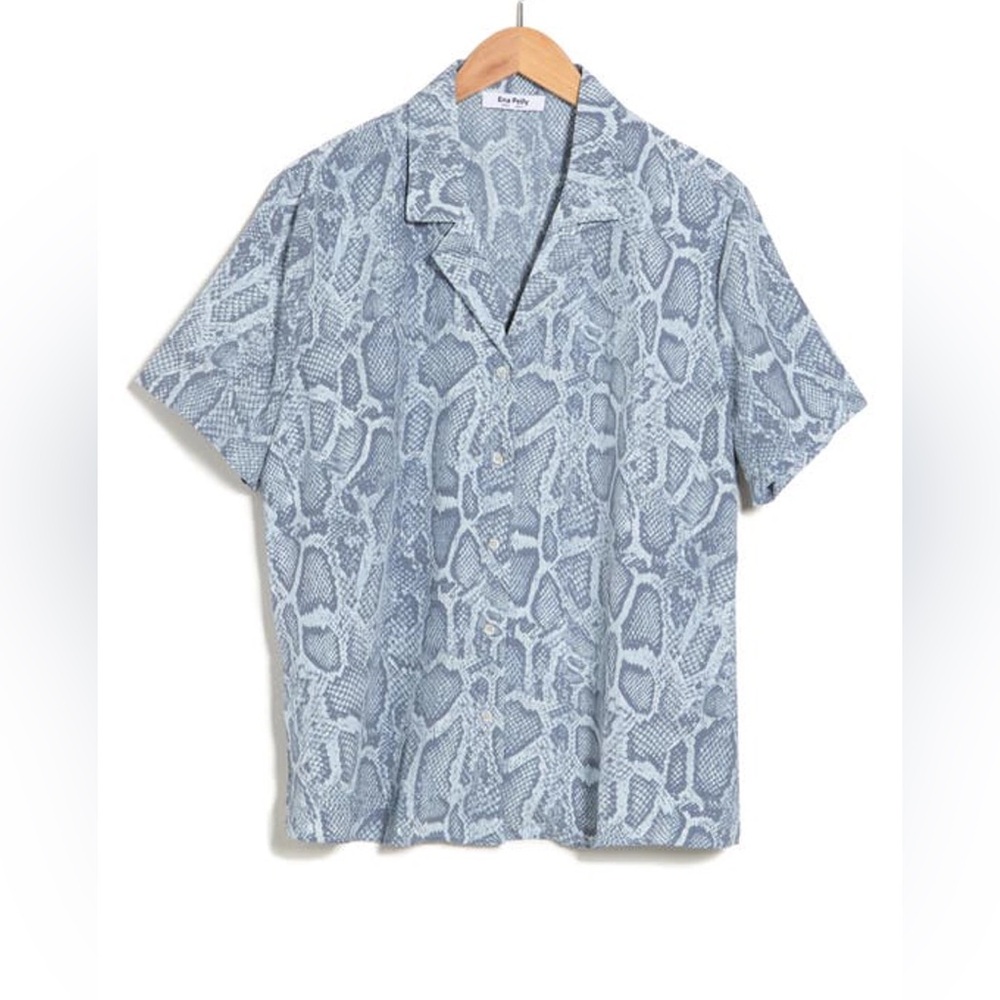 ENA PELLY Blue Snakeskin Short Sleeve Shirt In Cream Wash